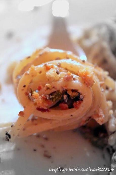 Spaghetti alla chitarra con crema di ricotta di bufala alle olive taggiasche