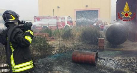 Crotone: incendio nella zona industriale