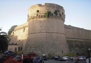 Castello di Crotone, uno stand sul lungomare del M5S
