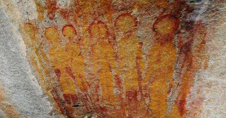 Le pitture rupestri che sembrano essere opera di alieni