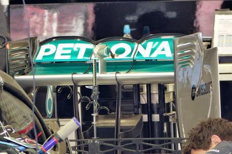 Gp Spa: ala posteriore e monkey seat da basso carico per Mercedes W05