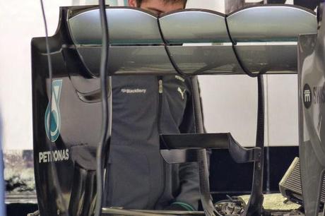 Gp Spa: ala posteriore e monkey seat da basso carico per Mercedes W05