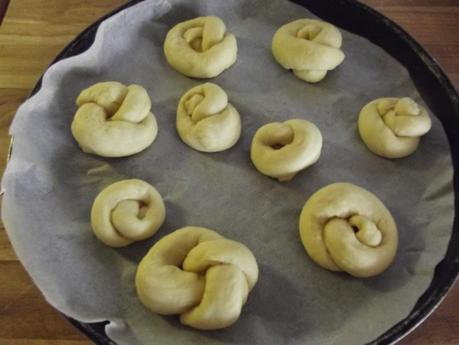 PAN BRIOCHE A NODINI DI GIOVANNA  CON INSALATA CAPRICCIOSA