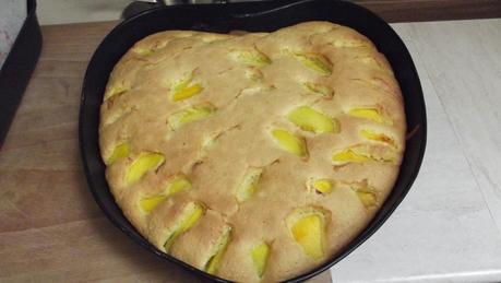 TORTA ALLE PESCHE, MANDORLE E LIMONCELLO