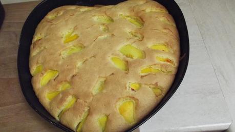 TORTA ALLE PESCHE, MANDORLE E LIMONCELLO