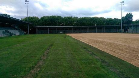 (VIDEO)The turf goes down at Broadhurst Park, and the wood cladding arrives #FCUM