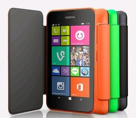 Lumia 530 rivestito a festa da una cover coloratissima