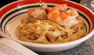 800px-Shrimp_Fettucine_Alfredo