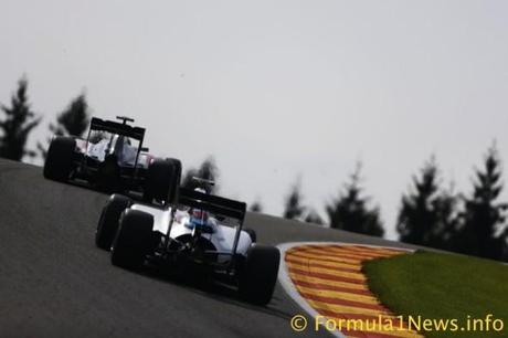 Adrian Sutil Sauber C33 Ferrari and Valtteri Bottas Williams FW36 Mercedes