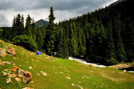 Trekking in Kyrgyzstan: da Jeti-Oguz a Karakol