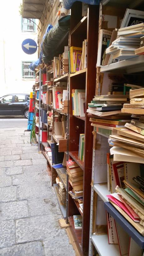 Palermo - Biblioteca itinerante di Pietro Tramonte