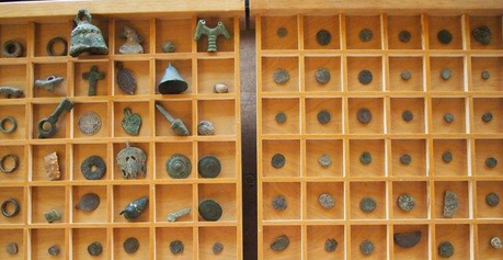 Da un collezionista trovato un tesoro archeologico trafugato con il metal detector in una necropoli