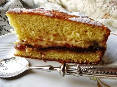 La Hot Milk Sponge Cake Ovverola prova di una torta per il compleanno di Giulia