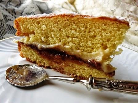 La Hot Milk Sponge Cake Ovverola prova di una torta per il compleanno di Giulia