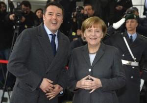 Il paggetto Renzi spoglia l’Italia: industrie e banche agli stranieri