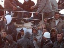 Lampedusa, rovescia peschereccio. Morte persone