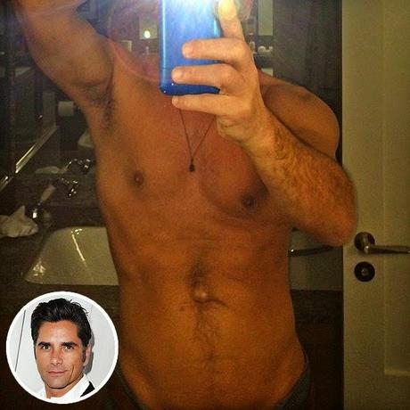 John Stamos: ma l'ombelico dove lo mettiamo?