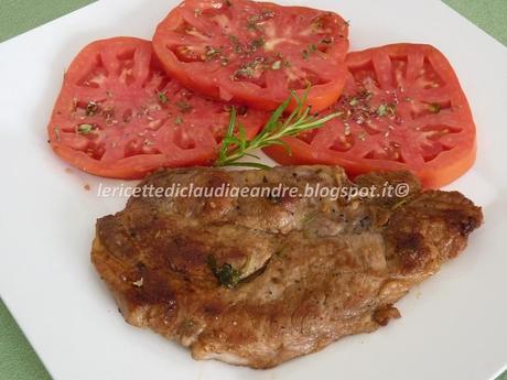 Braciole di maiale con pomodori