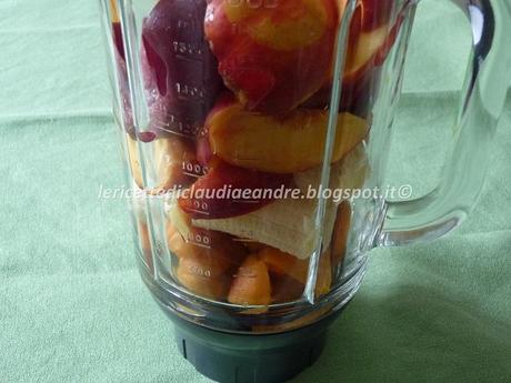 Smoothie alle pesche e albicocche