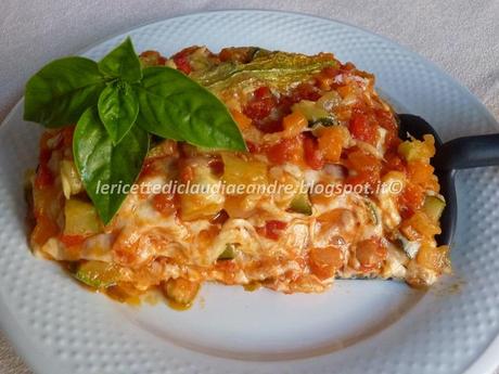 Lasagne fatte in casa con zucchine, carote e peperoni