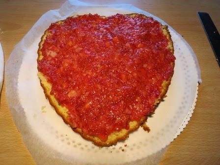 Ecco la torta per il Compleanno di Giulia ovvero la Hot Milk Sponge Cake a forma di cuore