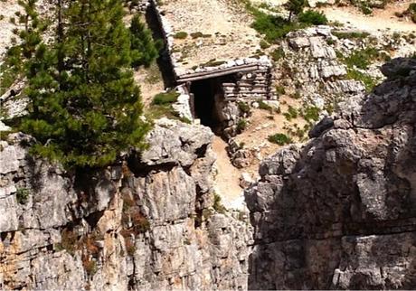 Trincea Prima Guerra Mondiale ista dall'alto di un camminamento - Cinque torri (Ma Bohème - foto by Primula)