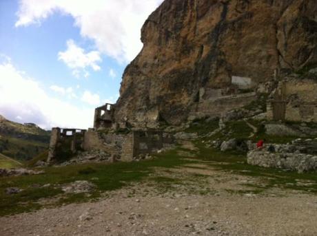 Resti di Ospedale Prima Guerra Mondiale - Col del Bois Lagazuoi (Ma Bohème - foto by Primula)