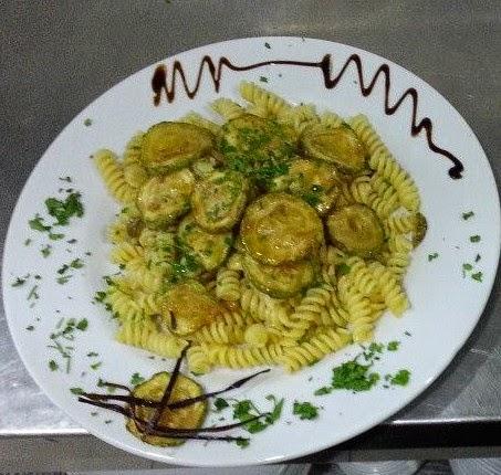 Fusilli con zucchine e provola affumicata