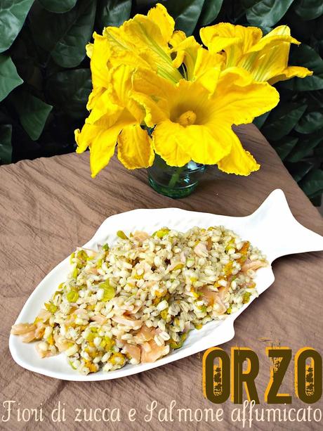 Orzo con fiori di zucca e salmone affumicato