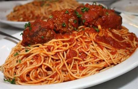 spaghetti con il sugo di  polpette 