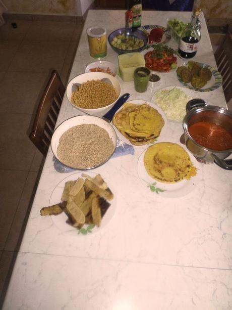 SALUTE , AMORE , CONDIVISIONE DI AFFETTI DI SAPERI DI SAPORI ...quando i vegani mangiano solo insalata !