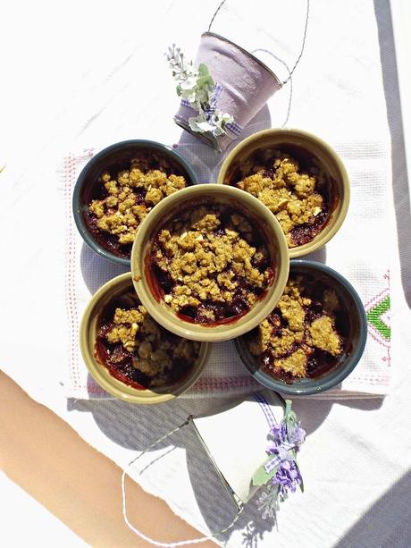 Blackberry & pineapple crumble (vegan approved)