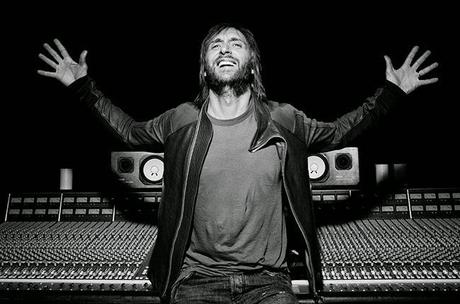 David Guetta sfida Avicii e Calvin Harris con Lovers on the Sun
