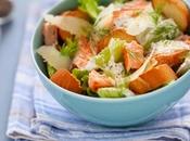 Caesar salad salmone norvegese fresco.