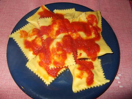 Ravioli con ricotta vegana, zafferano e menta