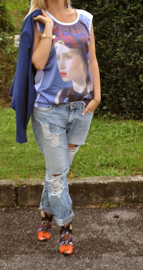 outfit boyfriend jeans destroyed blazer e tacchi outfit jeans e tacchi outfit blazer outfit blazer blu outfit canotta stampata outfit bracciale monete d'oro outfit estivi outfit estate 2014 outfit agosto 2014 outfit di mariafelicia magno fashion blogger di colorblock by felym abbinamenti boyfriend jeans come abbinare i boyfriend jeans how to wear boyfriend jeans how to wear blazer majique london fashion blogger bionde fashion blogger italiane fashion blogger milano colorblock by felym sandali pimkie fblogger lookbook streetstyle borsa bianca blumarine