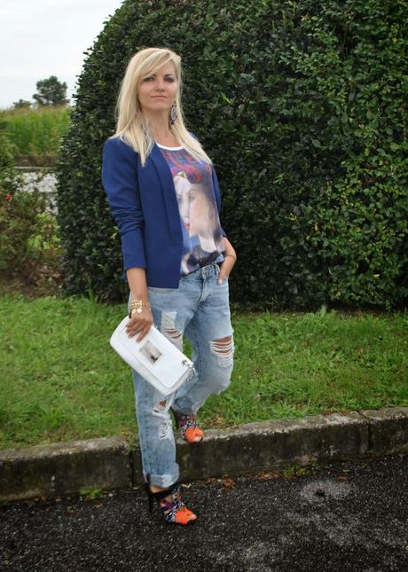 outfit boyfriend jeans destroyed blazer e tacchi outfit jeans e tacchi outfit blazer outfit blazer blu outfit canotta stampata outfit bracciale monete d'oro outfit estivi outfit estate 2014 outfit agosto 2014 outfit di mariafelicia magno fashion blogger di colorblock by felym abbinamenti boyfriend jeans come abbinare i boyfriend jeans how to wear boyfriend jeans how to wear blazer majique london fashion blogger bionde fashion blogger italiane fashion blogger milano colorblock by felym sandali pimkie fblogger lookbook streetstyle 