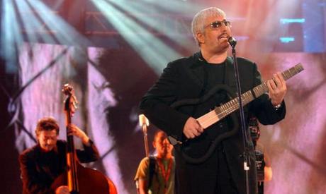 Pino-Daniele-suona-Nero-a-meta-all-Arena-di-Verona_h_partb