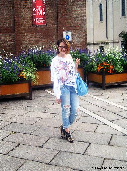 #ootd: Torino, turisti nella nostra città (Boyfriend jeans, maxi tee, fake Céline + outfitx2)