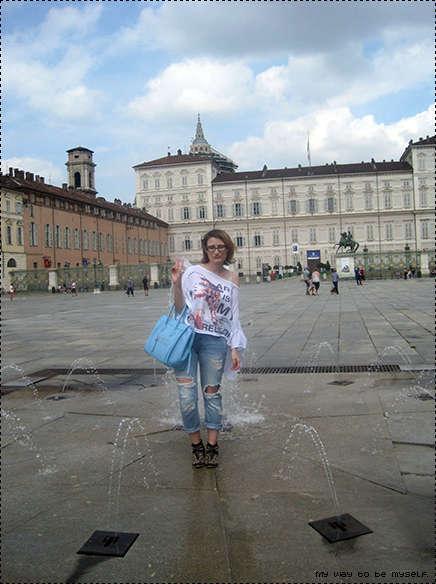 #ootd: Torino, turisti nella nostra città (Boyfriend jeans, maxi tee, fake Céline + outfitx2)
