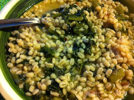 Orzotto morbido con bietole, il salva cena della domenica