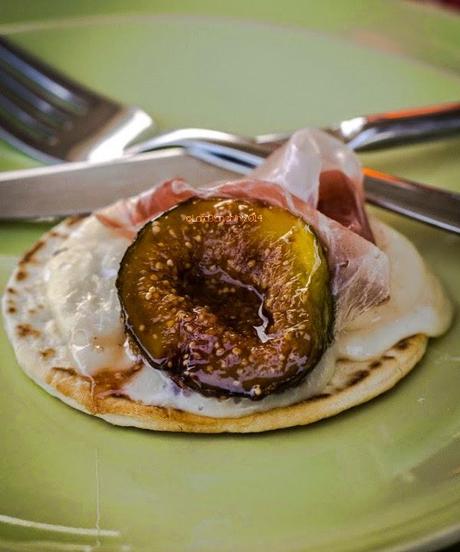 finger piada con fichi, toma e Prosciutto crudo di Modena