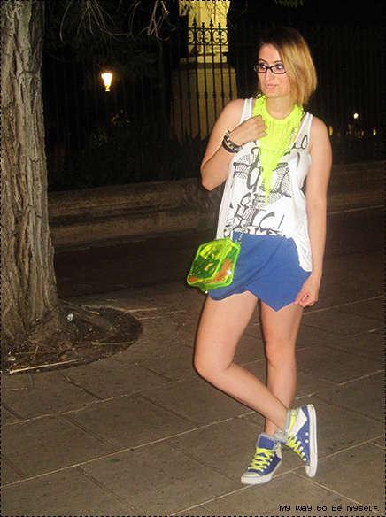 #ootn: Alghero by night (Skorts e sneakers in blu e giallo fluo, Sardegna giorno 2)