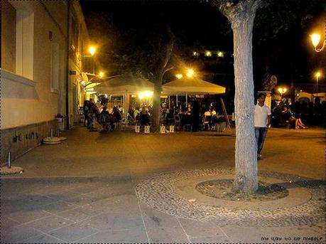 #ootn: Alghero by night (Skorts e sneakers in blu e giallo fluo, Sardegna giorno 2)