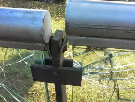 Le condizioni indecenti della passerella pedonale che unisce le due parti di Villa Pamphili. Tutto in abbandono, architetture di qualità incluse Le condizioni indecenti della passerella pedonale che unisce le due parti di Villa Pamphili. Tutto in abbandono, architetture di qualità incluse