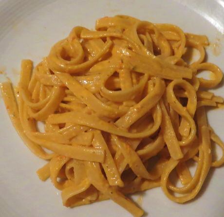 fettuccie dI gragnano alla crema di pomodoro, capperi e frutta secca