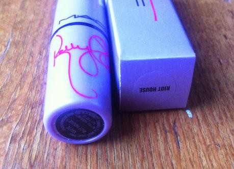 Mac: RIOT HOUSE lipstick (Kelly Osbourne l.e.)