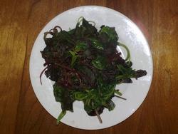 Foglie di amaranthus bollite