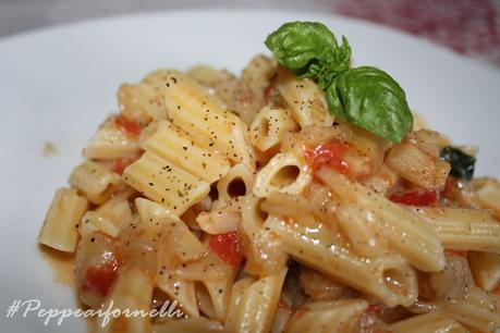 Mezze penne con melanzane al funghetto.