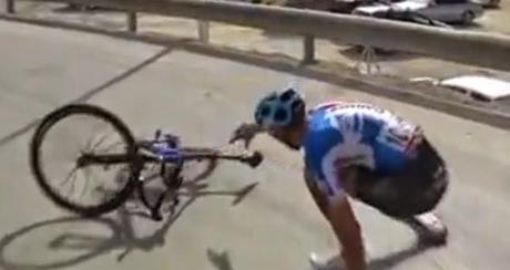 Hesjedal, Bici truccata? lui cade ma la bici gira in tondo - VIDEO